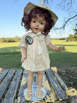 Antique composition 15Shirley Temple doll No Marked