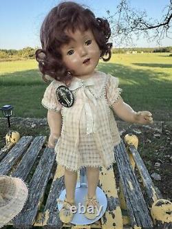 Antique composition 15Shirley Temple doll No Marked