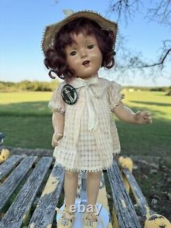 Antique composition 15Shirley Temple doll No Marked