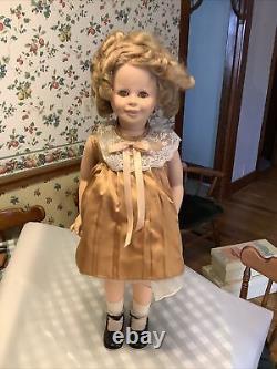 Shirley Temple Dreams and Love, Ideal Doll 1984 30 gold colored dress